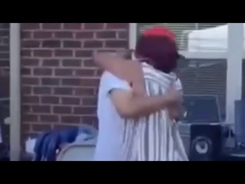 Son surprise his mother / meet after 20 years