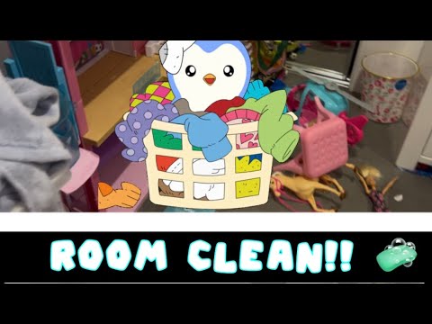 Yasmine cleans her room🧹🧼🪣 #cleaning #asmr 