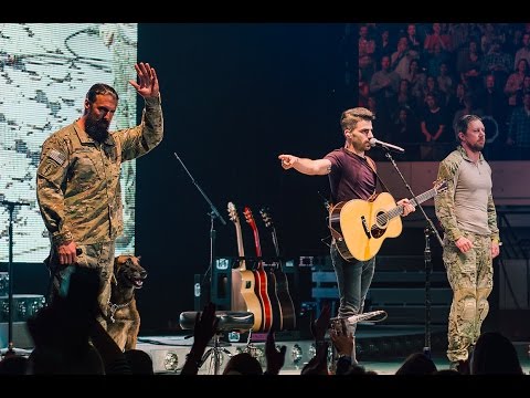 Mitch Rossell Honors Veteran's in Richmond, VA "Garth Brooks World Tour 2016"