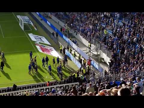 KSC 3:0 S04 - Schalke Mannschaft stellt sich den Fans…