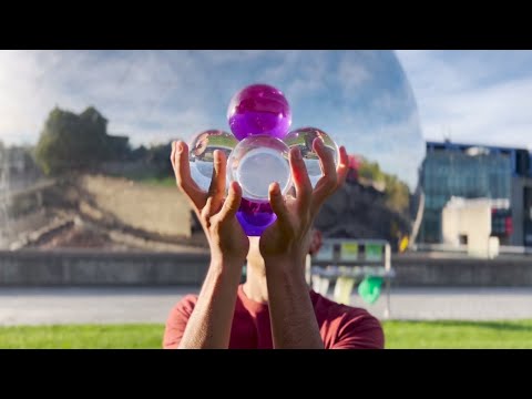 CONTACT JUGGLING MULTIBALL au parc de la Villette a PARIS par Nacho Penacho