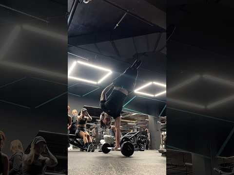 I taught myself THIS 🤯 #calisthenics #motivation #calisthenicsgym #gym #streetworkout #reaction