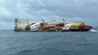 Cargo ship sinks off India's Kerala coast (English subtitles)