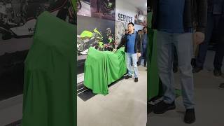 Teju Bhaiya's new bike. Tej Pratap Yadav. Green blazing through the streets, #bike #zx6r #tejprat...