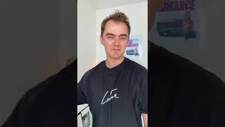 How to take of a t-shirt quickly?😎#lifehack #lifehackvideo