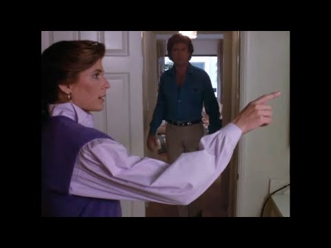 Knight Rider - Bonnie Sees a Demon in the Shower! Halloween Knight - Halloween Episode (S03E05)