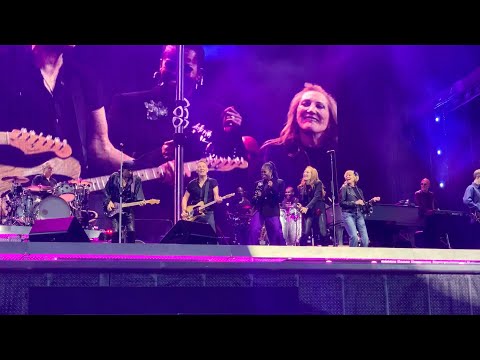 Springsteen's Glory Days (Barcelona, Apr 28, 2023) featuring Obama, Spielberg & Patty Scialfa