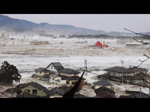 Landslide and Floods Swallow Entire Village in China - Caught on Camera!
