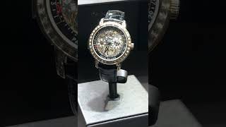 Like the watch @watchandwonders @geneve #watchandwonders #timepiece