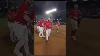 サヨナラ逆転勝利の裏側 粉まいたオホッピーをペシる大谷選手ꉂ🤣𐤔 #shorts
