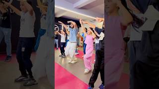 Shaky dance🔥😊#kashishpatel #shaky #newsong #viraldance #dancepractice #dance #shortsfeed #shorts