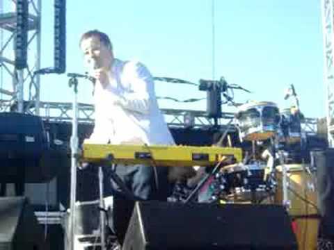 Hot Chip - Hold On (Treasure Island Music Festival)