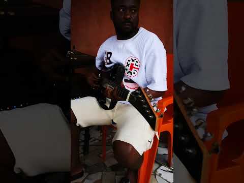 Holy Master: Jazz musician,  this Nigeria guy plays all typ of music around the world #worldrecord 