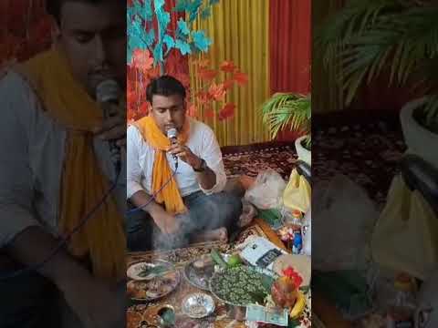 अपने गांव नोनहरा में माता रानी की स्थापना पूजन कराते हुए #teaching के #कर्मकांड का भी #ज्ञान #पूजा