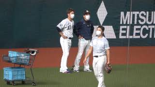 栗山監督に挨拶する平沼翔太選手　埼玉西武ライオンズ　2021年9月14日