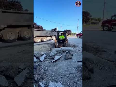 बड़े बड़े शहरों में ऐसे बनती है सड़के#facts #वायरल_शॉट_वीडियो #factsinhindi #factफैक्ट्री12