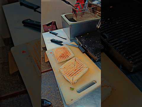 Sandwich p bat chit 😁#foddielover #viralshorts #sandwich #@TastyTreats-02