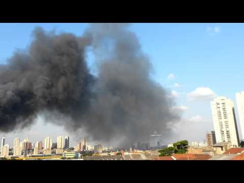 Incêndio na fábrica das linhas Corrente