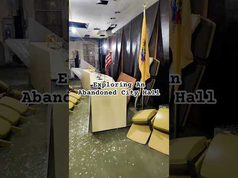 Exploring an Abandoned City Hall #urbex #urbandecay #urbanexploration