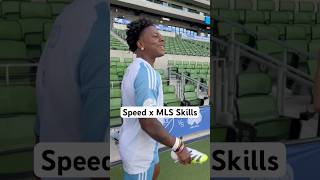 @IShowSpeed is kitted out and warmed up ⚽️