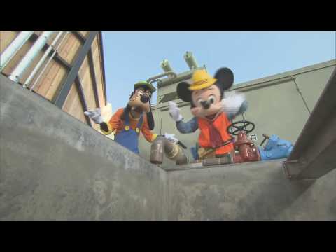 Mickey Helps Fill Paradise Bay Lagoon for World of Color