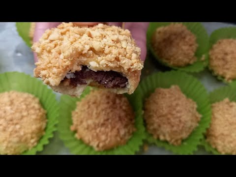Peanut cookies with chocolate inside