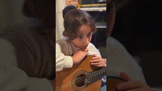 🎸 Çocuk Gitar Kursu: Küçük Müzisyenlerin İlk Adımı ✨