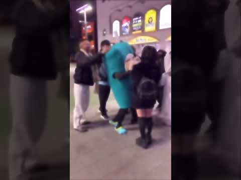 【トー横界隈】顔を投げ飛ばされるゆるキャラ