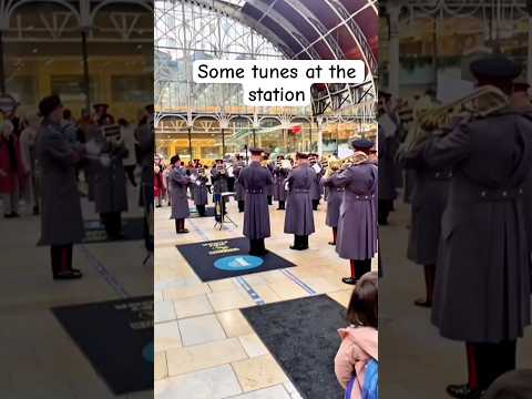 When the station turns into a concert - only in Britain