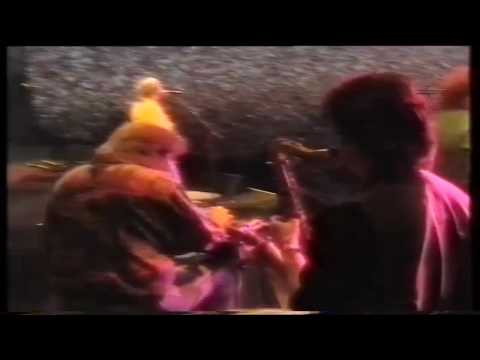 Dire Straits - Two Young Lovers (Live @ St. James Stadium, 1992) HD