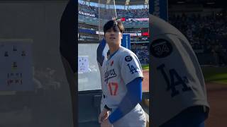 大谷翔平ベンチではしゃいで頭を打つ　ロバーツ監督大はしゃぎ　#shorts  #大谷翔平　#shoheiohtani