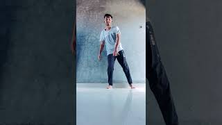 Footwork basic moves 🕺 | Snoop Dogg 🕺| #short #shortyoutube #shorttutorial #trending #dance #viral