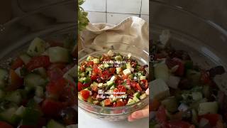Healthy Greek Salad with cucumbers, tomatoes & feta (easy)  #recipeshorts #mediterraneandiet ⬇️