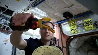 Life Inside International Space Station 😲 | How Astronauts Eat & Sleep /ISS