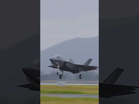 F35 Perfomorming Landing at an Airport