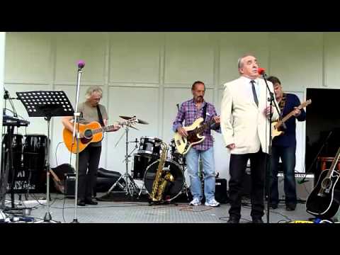 Dave Gilbey   Welcome to my World Jim Reeves   Live at Jam in the Park Sept 2014