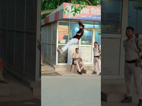 Stunt Karne Se Roka Police Uncle Ne🚔#youtubeshorts #talentedboystunt #viraljump #flip