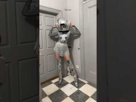 A quick late night look around Vintique London in Peckham! What a shop!!!!!