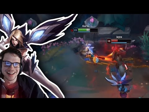Crownie’s Kai’Sa OUTPLAYS Miss Fortune With Perfect Timing!