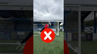 Don’t Do This When using top hand saves. #goalkeepers #saviourgk #dontdothis #goalkeepertraining