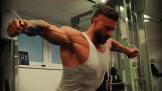 “Cbum turning cable fly into pure art 🎯 #PrecisionTraining”💪💪🔥💯