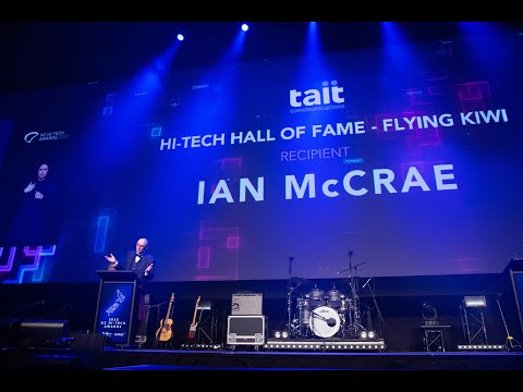OH Founder, Ian McCrae receives Flying Kiwi Award.