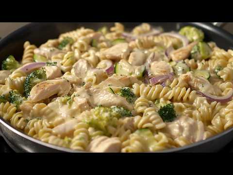Pasta with chicken and broccoli in a creamy sauce! So delicious, you can't stop!