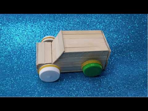 Instructions for easily making a toy car for children using ice cream sticks.