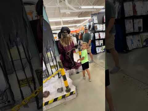 Scare people at spirit halloween#funny#hindi_dj #baby#child#happy#funnyvideo #children #spirit