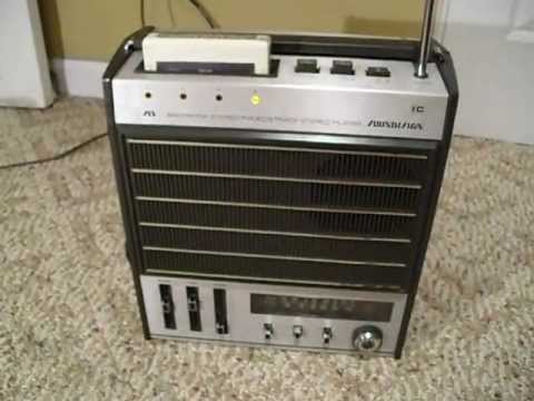 Vintage Portable Soundesign Am/Fm Radio with 8 Track Player