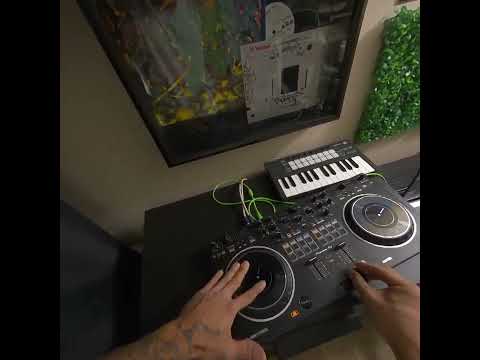 1st Scratch Pioneer DDJ REV1  #virtualreality #oculus #dj #scratch #vr #pionnerdj  #turntablists