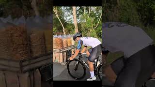 Time to eat :)) #cycling #fixedgear #aldcct #fixie #fixedgearbikes #bicycle #bikelife #fixed #riding