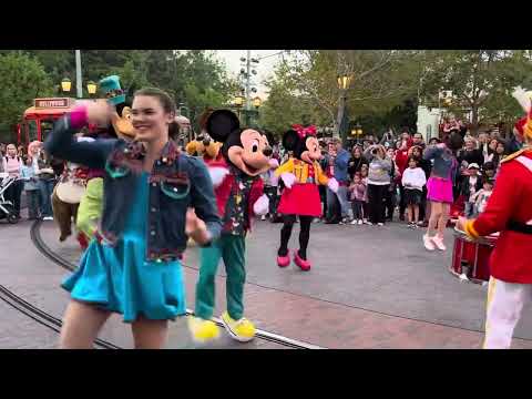 Mickey’s Happy Holidays Calvacade  at DCA 11/24/23