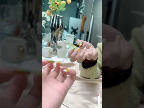 WakeLuck薇萊可丨人的生活註定要受苦，但我們必須尋找快樂，哪怕只是電光火石，因為快樂是照在沈沈大地上的寥落的星辰。